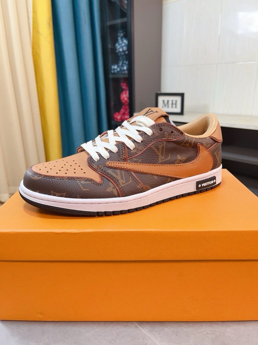 Nike Brown and Tan Patterned Low-Top Sneakers