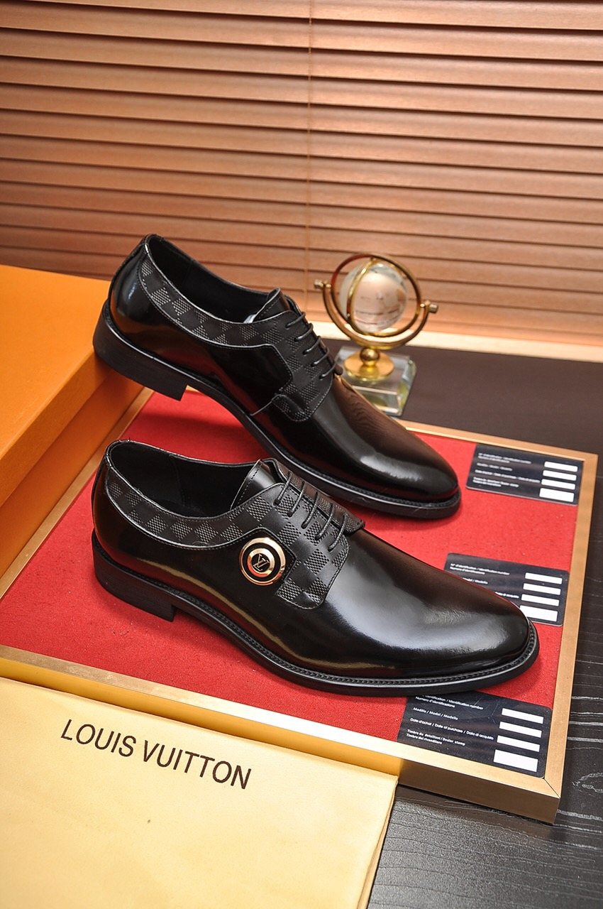 Louis Vuitton Black Glossy Lace-Up Dress Shoes