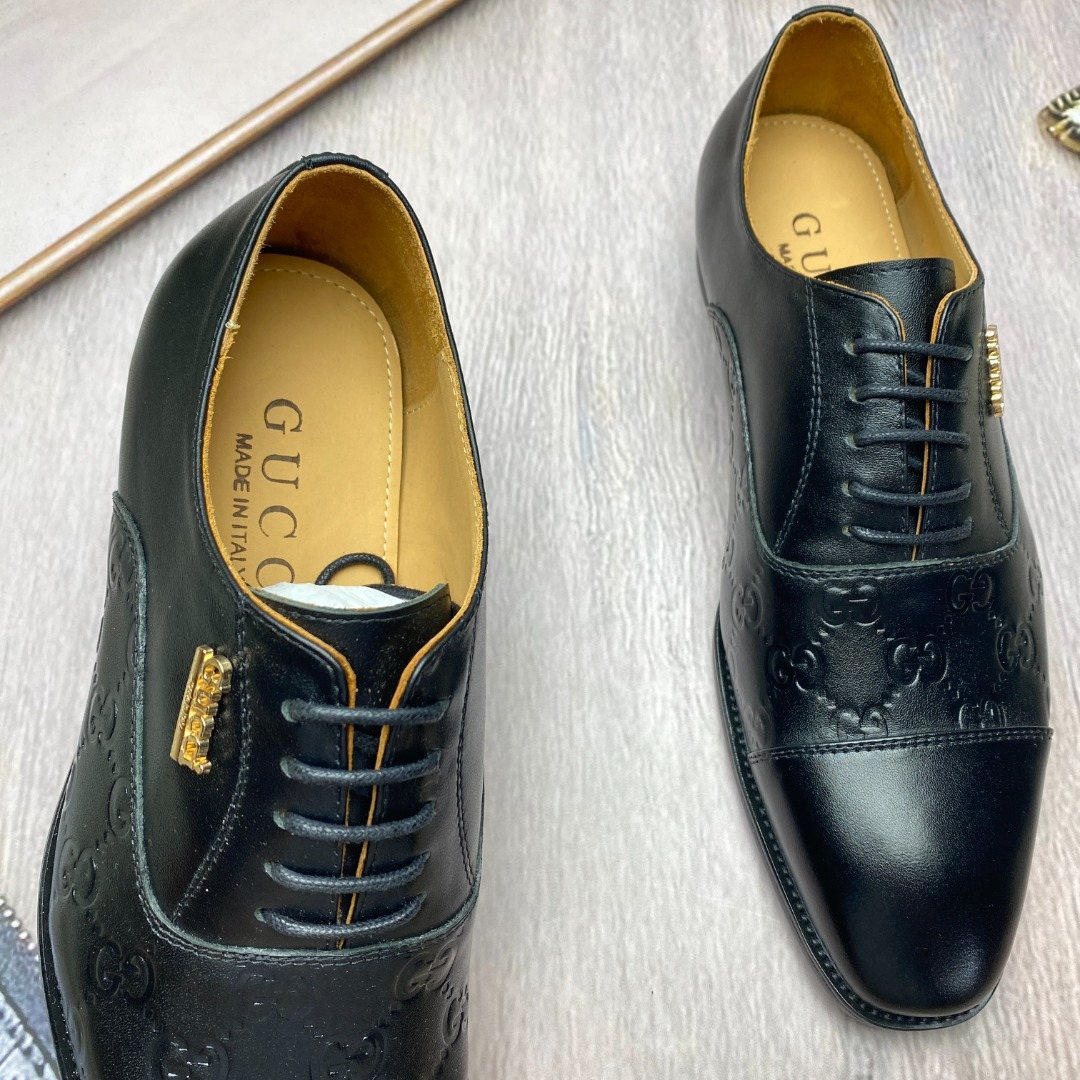 Gucci Black Embossed Lace-Up Dress Shoes